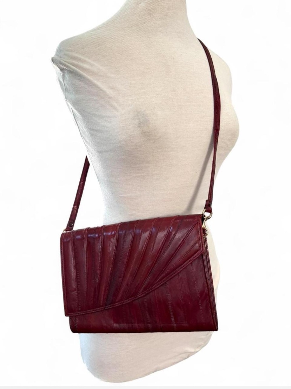Vintage Burgundy Eel Skin Crossbody Purse / Envelope Clutch - Picture 7 of 7